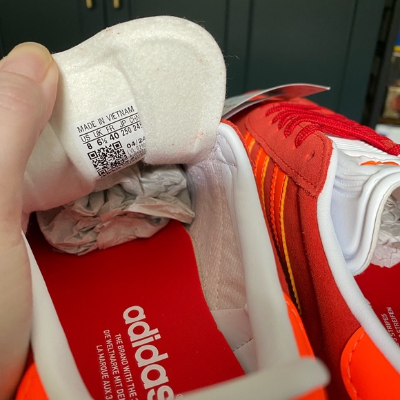 Adidas Gazelle Women’s Size 8 Red & Solar Orange Shoes NWT - Picture 4 of 11